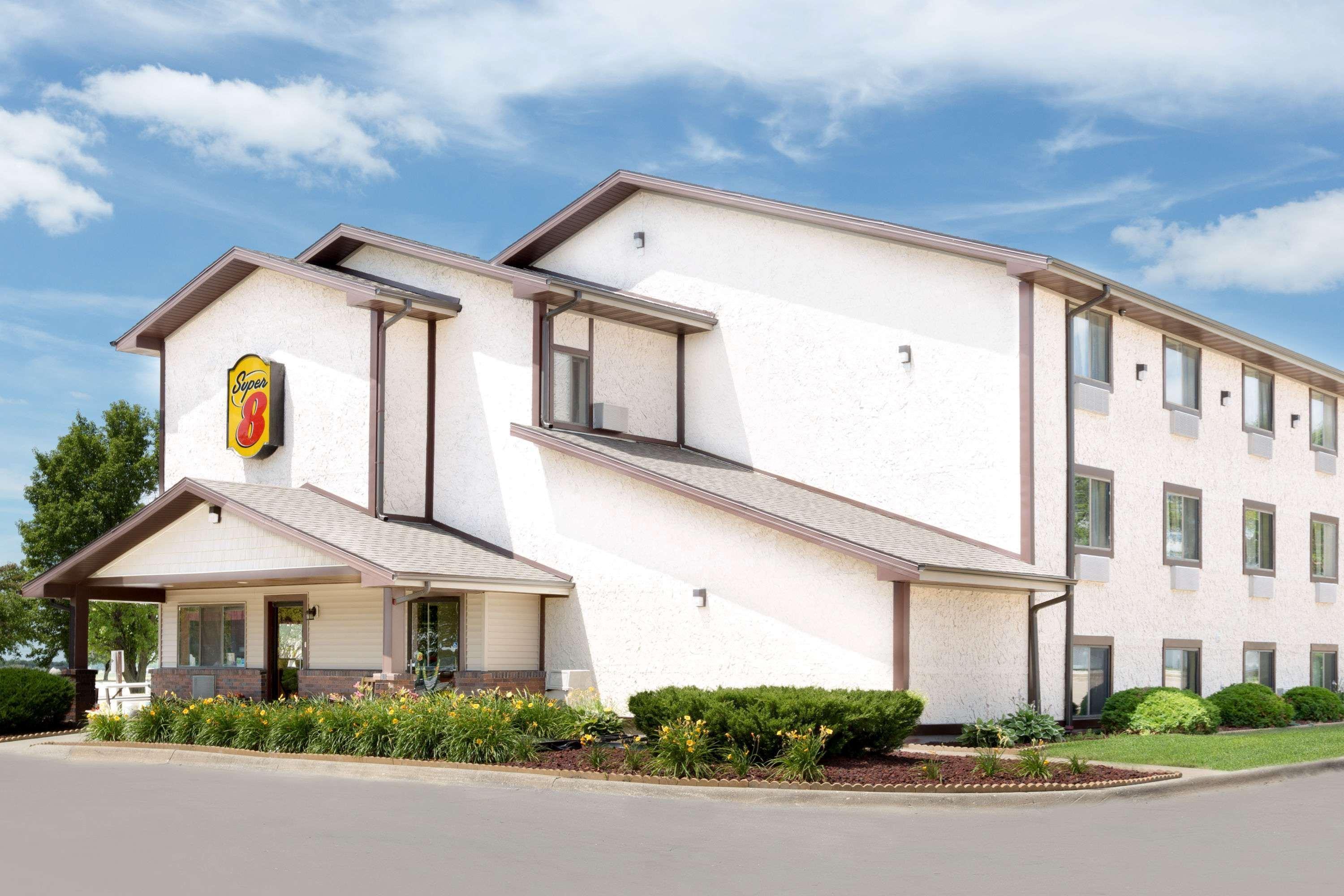 Super 8 By Wyndham Boone Motel Exterior photo